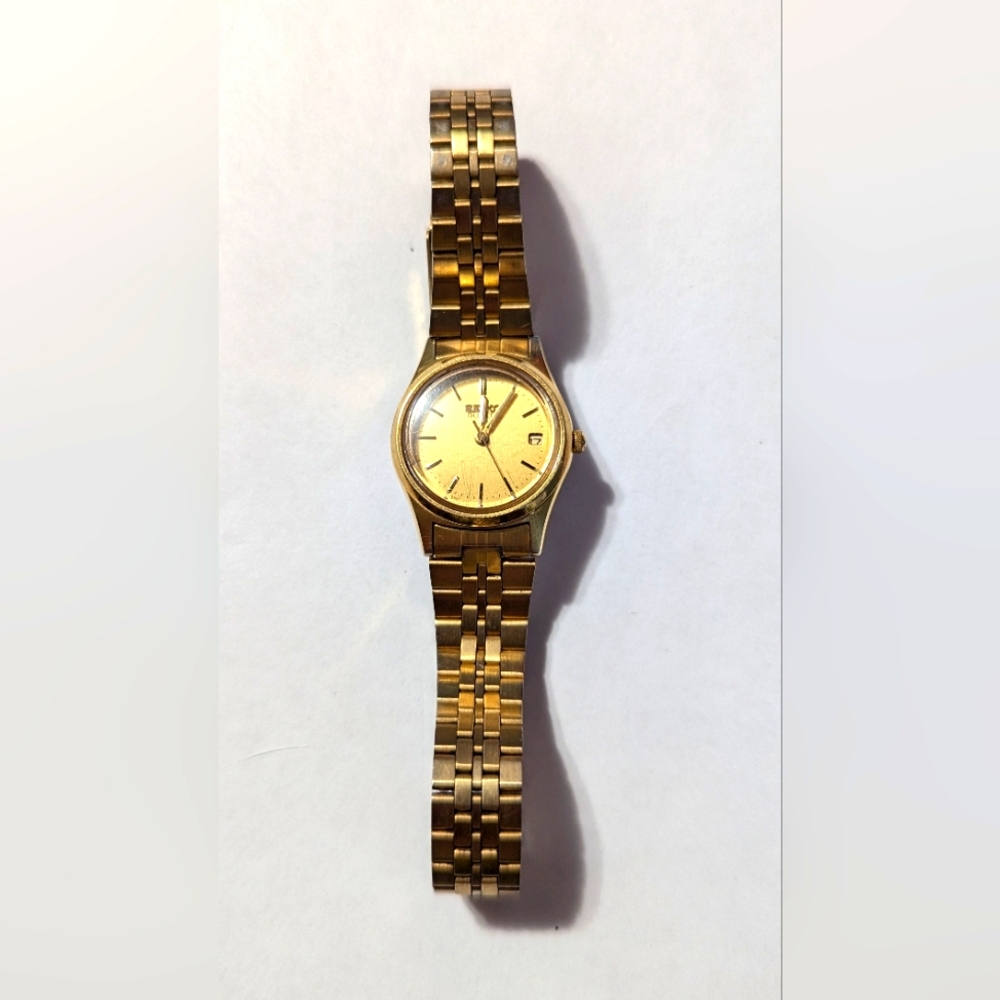(959)Vintage Seiko women's watch Small Gold face. 3Y02-0A10 A1, Date…